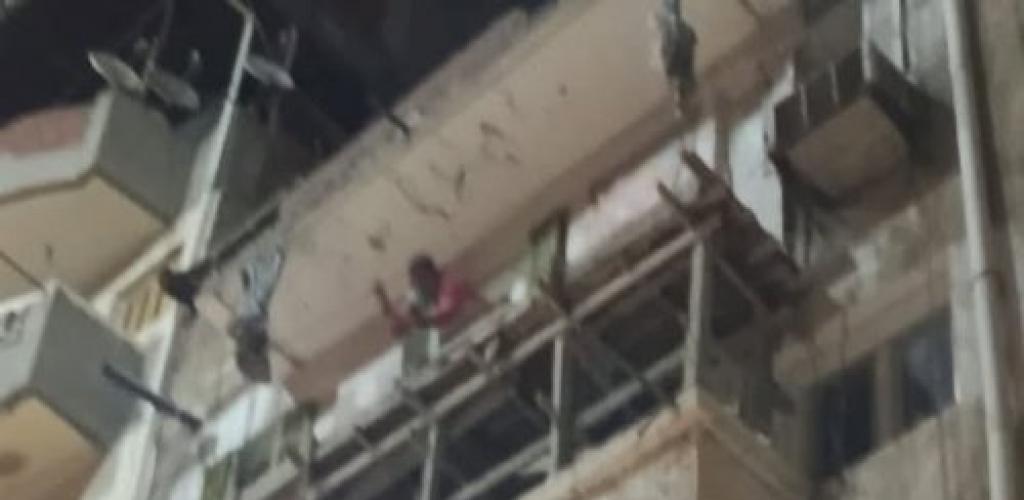 لا تهاون في مخالفات البناء.. حي غرب يوقف أعمال ترميم بدون ترخيص ويحيل المخالفين للتحقيق