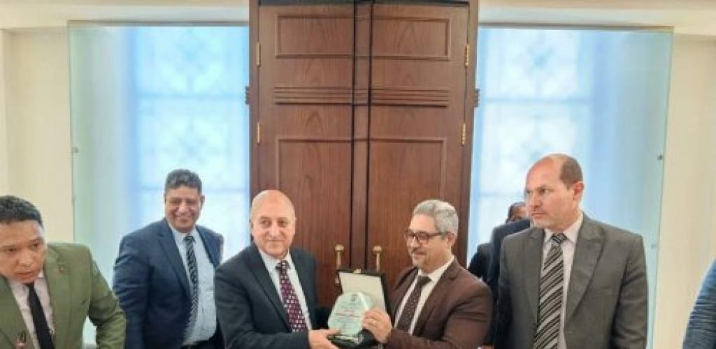 "غرفة الإسكندرية" تبحث أزمة الازدواج الضريبي على المكملات الغذائية وتدعو لطلب فتوى رسمية