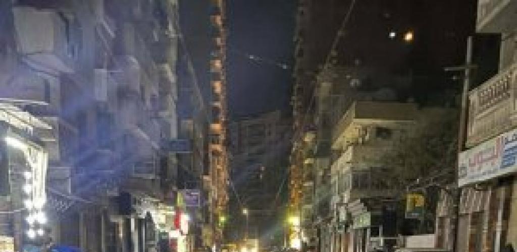 حي وسط...رصف شارع الأمير عمر أمام مكتب تموين محرم بك ضمن اعمال الخطة الاستثمارية للطرق