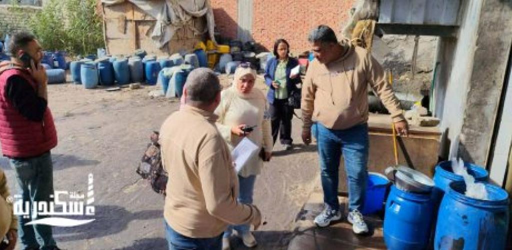 سقوط "مصنع المخللات الفاسدة" بحوض 10.. والتحفظ على 10 أطنان غير صالحة بالإسكندرية