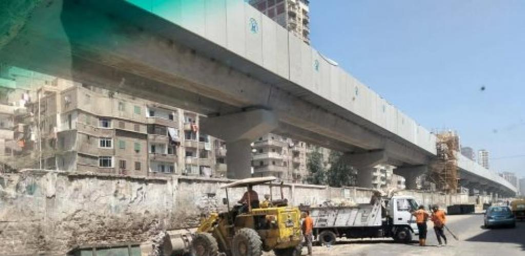 استجابة لشكاوى المواطنين.. حملة نظافة وتطهير شاملة بشوارع جمال عبد الناصر وميدان الساعة