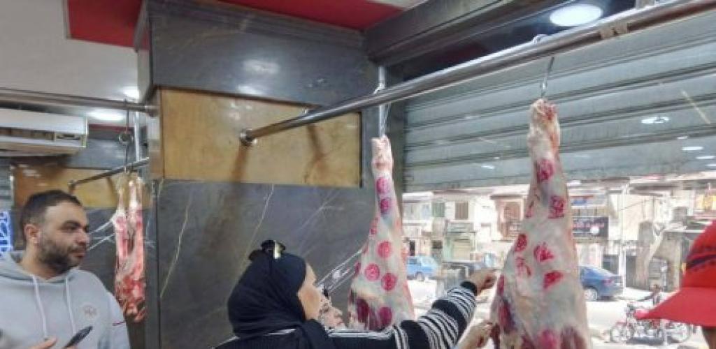 بتعاون حي ثان المنتزة و مباحث التموين و إدارة تموين المنتزة تم توجيه حملة رقابية موسعة لظبط الأسواق و تشديد الرقابة علي الأغذية