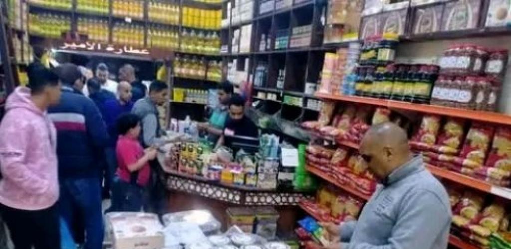 رئيس حي ثان المنتزه تقود حملة مكثفة لمتابعة مواعيد غلق المحال وترشيد استهلاك الطاقة