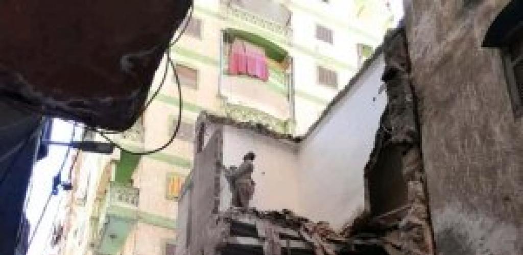 تحرك عاجل لحي غرب الإسكندرية لإزالة الخطورة الداهمة بـ 3 عقارات في "كرموز"