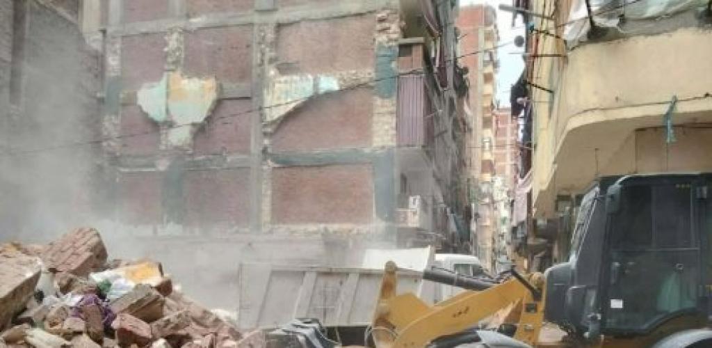 الإسكندرية تستعيد وجهها الجمالي.. حملات نظافة وتجريف مكثفة بنطاق حي غرب