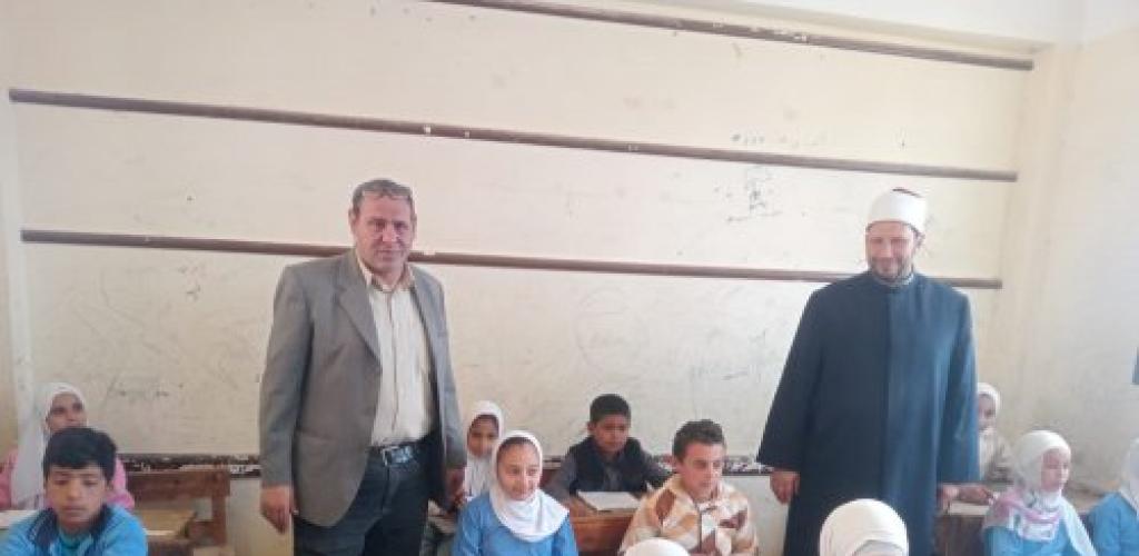 في جولة موسعة شملت العامرية وغرب.. رئيس "إسكندرية الأزهرية" يتابع انطلاق امتحانات الابتدائي ويواصل متابعة الإعدادي