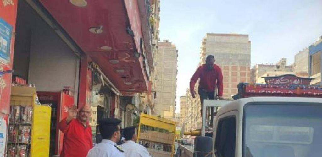 حي ثان المنتزة يدفع بحملة صباحية بحضور شرطة المرافق بالمنتزة لرفع الإشغالات و لازالة التعديات على حرم الطريق