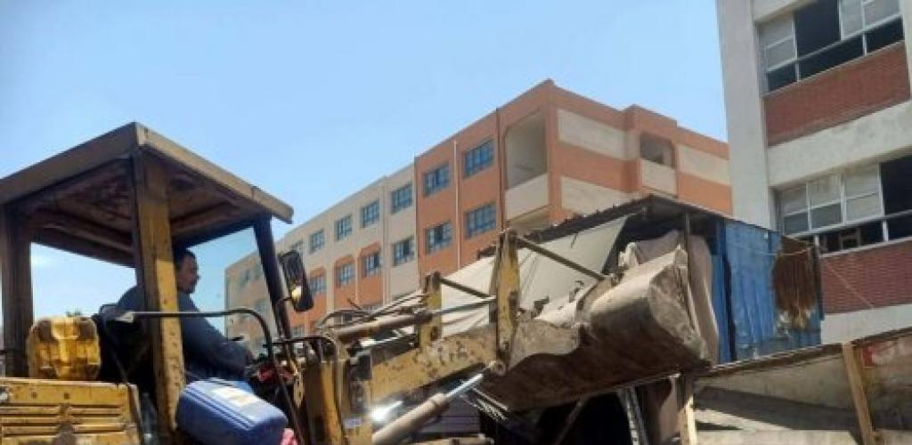 بالتنسيق مع الأمن.. حي العامرية أول يزيل الأكشاك والإشغالات ويعيد الانضباط لشارع الجمهورية