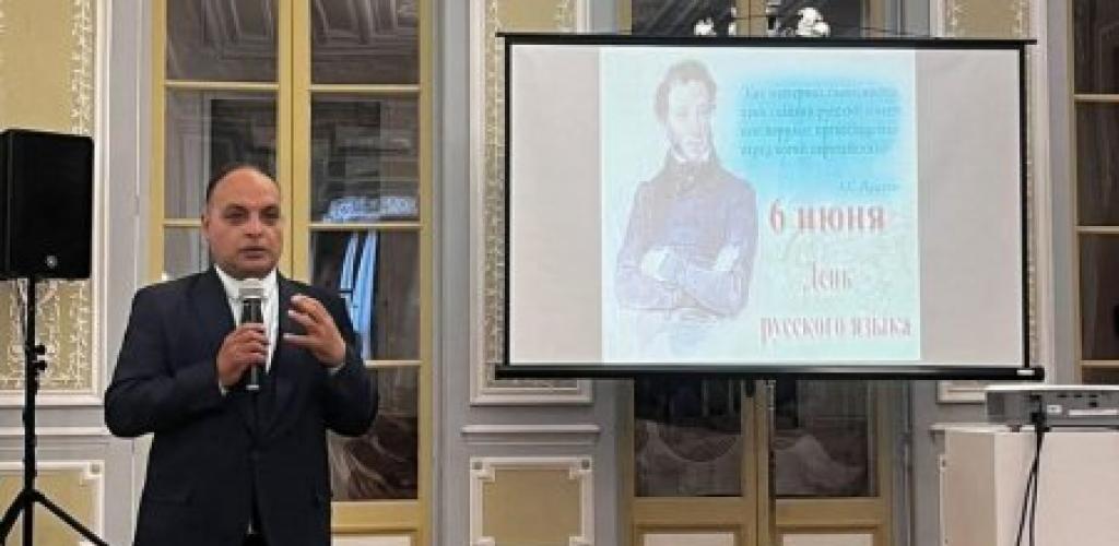 مصطفى علواني ضمن أفضل 50 معلمًا للغة الروسية عالميًا في مسابقة بوشكين الدولية