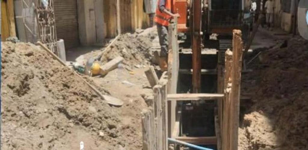 لحل مشكلات الصرف بالورديان.. استمرار أعمال الإحلال والتجديد بشارع القفال بالإسكندرية