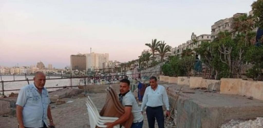 حي الجمرك...حملة إزالة 50 حالة اشغال والعمل على توسعة الطريق أمام المارة لسيولة الحركة المرورية