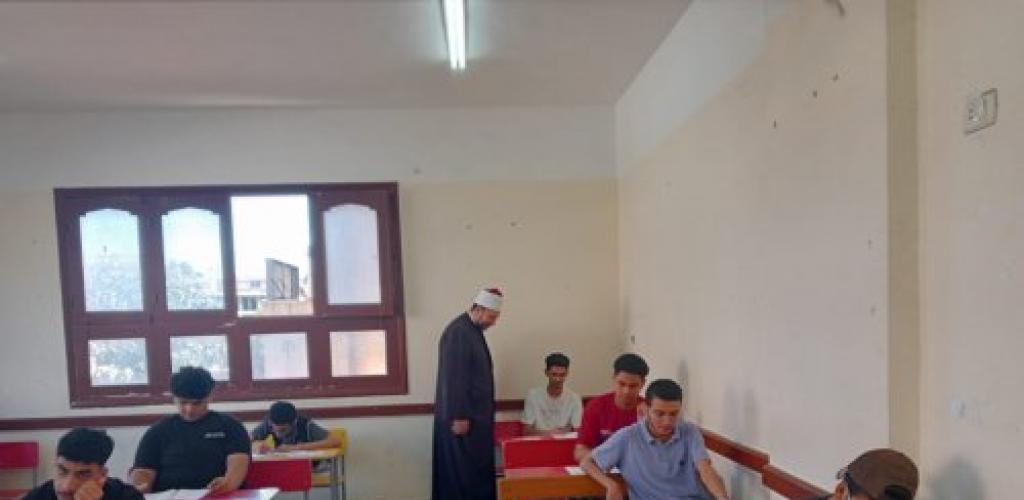 في ختام أسبوعها الثالث.. رئيس منطقة الإسكندرية الأزهرية يتابع امتحان الصرف بلجنتي بنين الإسكندرية وفتيات سموحة