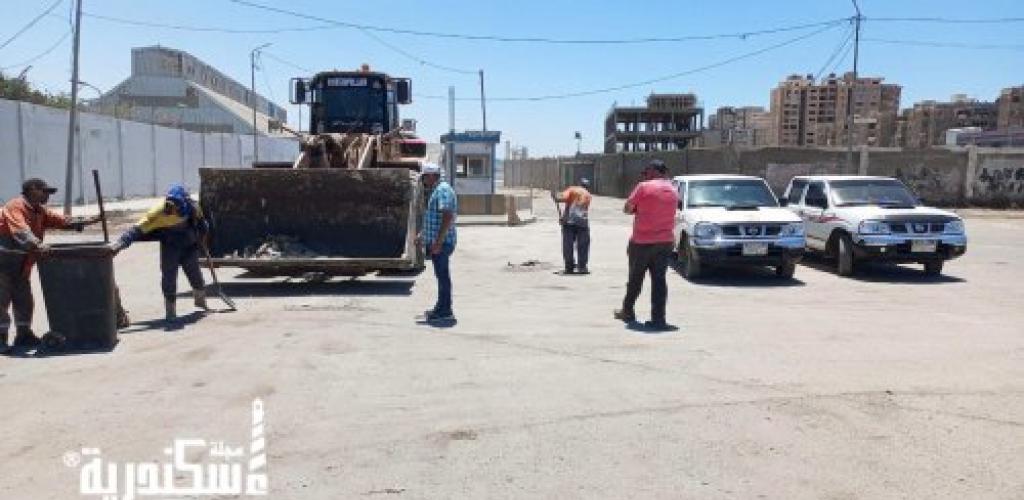 حملة مكثفة لرفع كفاءة النظافة بوادي القمر ومثلث الشركات بالعجمي