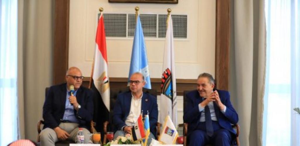 وزير الاستثمار والتجارة الخارجية ومحافظ الإسكندرية في لقاء موسع مع مجتمع الأعمال بالغرفة التجارية لبحث تطوير مناخ الاستثمار وتعزيز تنافسية الاقتصاد المصري