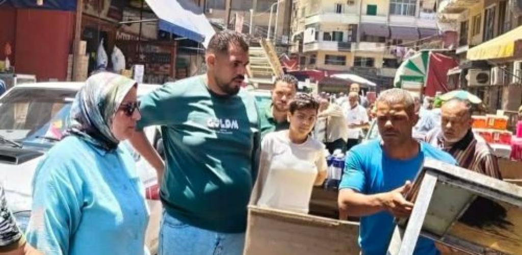 تطوير وإزالة مخالفات.. رئيس حي الجمرك يتابع رفع كفاءة شارع النصر وإزالة ٢٠ إعلاناً عشوائياً