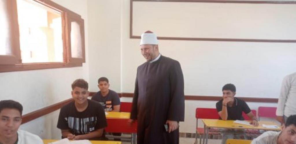 رئيس الإدارة المركزية لمنطقة الإسكندرية الأزهرية يتفقد ختام امتحانات الثانوية ويوجه الشكر لجميع المشاركين في أعمال اللجان