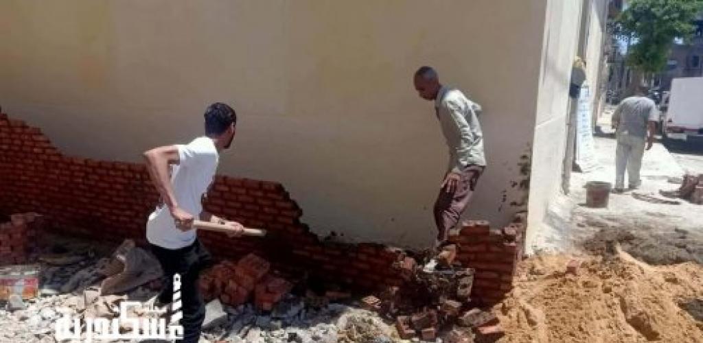 رئيس حي غرب الإسكندرية تُحبط محاولة بناء سور مخالف على محور المحمودية