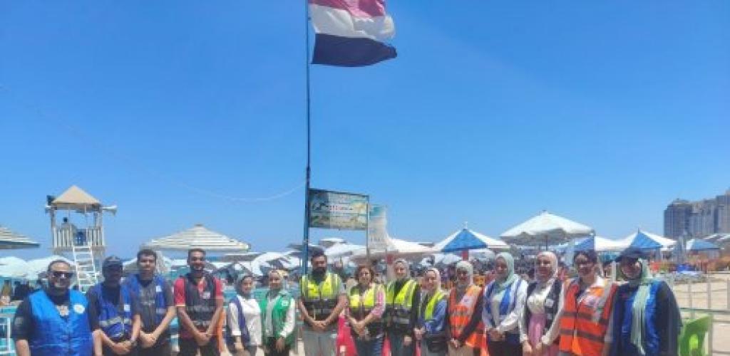 جمعية خليك إيجابي وشباب المبادرات يواصلون حملات التوعية البيئية بشاطئ جزيرة الدهب بالتعاون مع شركة نهضة مصر