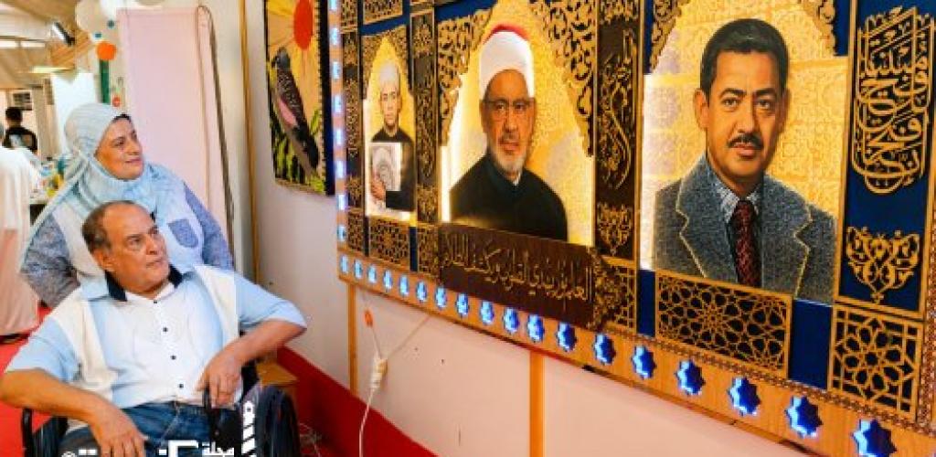 «ثمانينية الإمام».. جدارية الأزهر بعد اكتمالها تتحول إلى أيقونة بصرية تجذب زوار معرض مكتبة الإسكندرية للكتاب