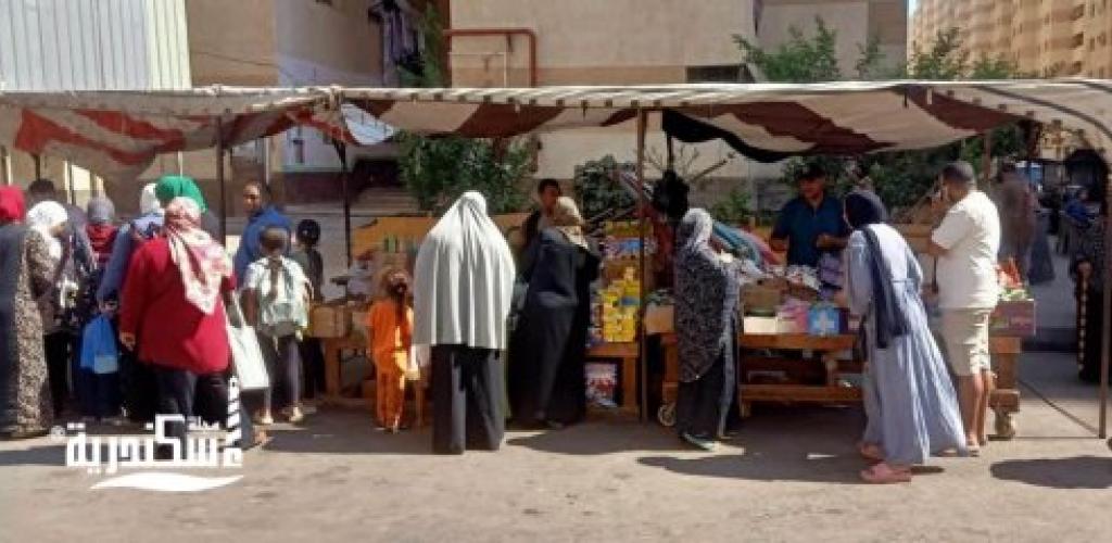 رئيس حي غرب تشهد اليوم الاول لسوق اليوم الواحد ببشاير الخير ٣ ، ٥ بالقباري
