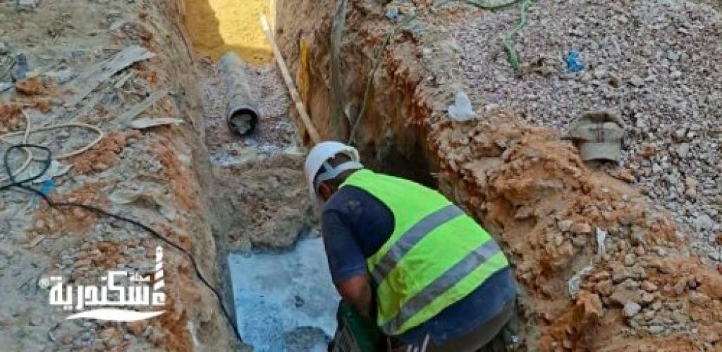 جهود مكثفة لرفع كفاءة الصرف الصحي.. استمرار أعمال الإحلال والتجديد بشارع الفرن في العجمي