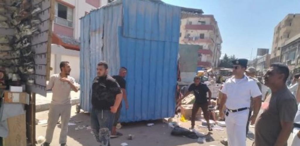حملة مسائية موسعة بالعامرية أول لإزالة الأكشاك المخالفة وتشميع 4 محلات