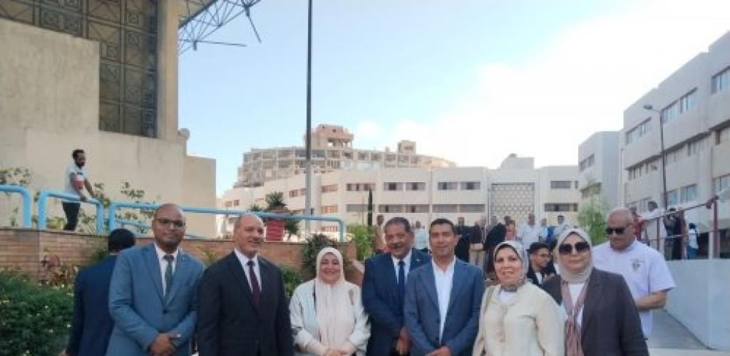 استعداداً للعام الدراسي الجديد ... محافظ الإسكندرية يشهد فعالية توزيع المستلزمات المدرسية على الأسر الأولى بالرعاية