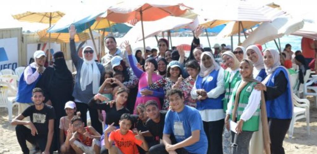 «خليك إيجابي» تنظم احتفالية إنسانية لـ200 طفل وذويهم بشاطئ خالد بن الوليد بسيدي بشر