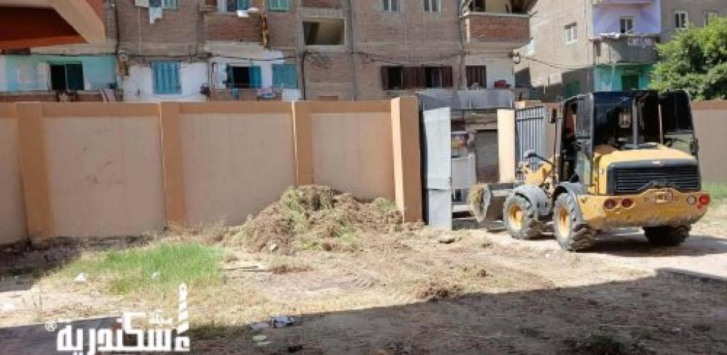 رئيس حي غرب تتابع اعمال رفع كفاءه النظافة بمحيط المدارس بنطاق الحي
