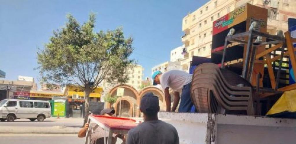 حملة صباحية لرفع الإشغالات وتحقيق الانضباط بنطاق حي العجمي
