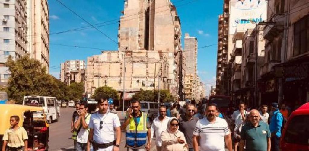 غلق وتشميع 6 مقاهٍ وإزالة كشك مخالف في حملة مكبرة لحي وسط الإسكندرية