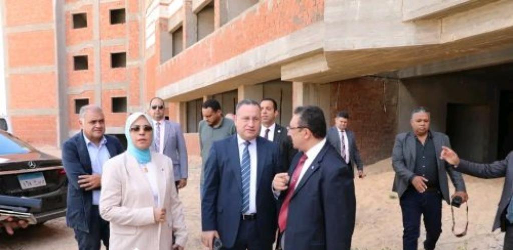 وزير التعليم العالي والقائم بعمل وزير الثقافة يتفقد فرع جامعة الإسكندرية بمدينة برج العرب