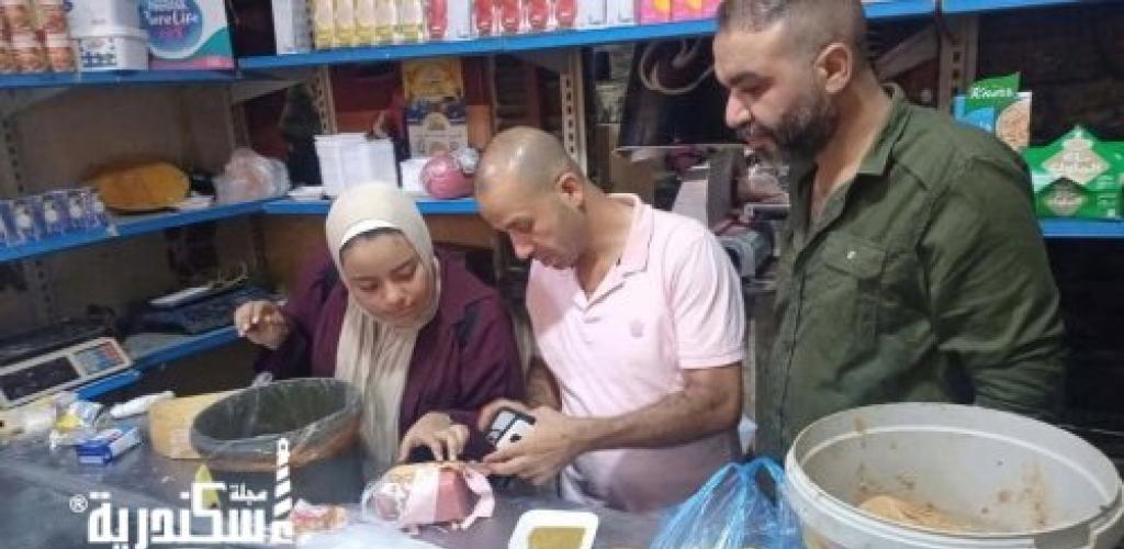 بينها إعدام 81 كجم مواد غير صالحة.. رئيس حي ثان المنتزة تقود حملة موسعة للتفتيش على المنشآت الغذائية والمحال