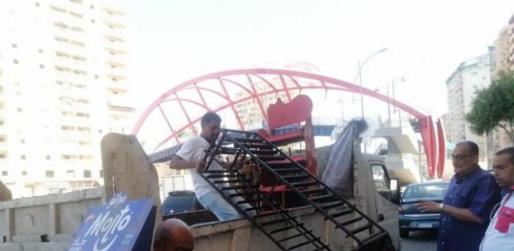 ضبط 42 كجم مواد غذائية فاسدة وتحرير 24 محضراً خلال حملة لإزالة المخالفات بالجمرك
