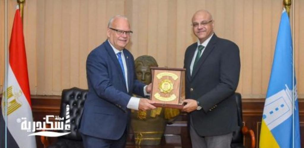 محافظ الإسكندرية يبحث مع سفير السويد التعاون في إدارة المخلفات والنقل المستدام والطاقة الحيوية