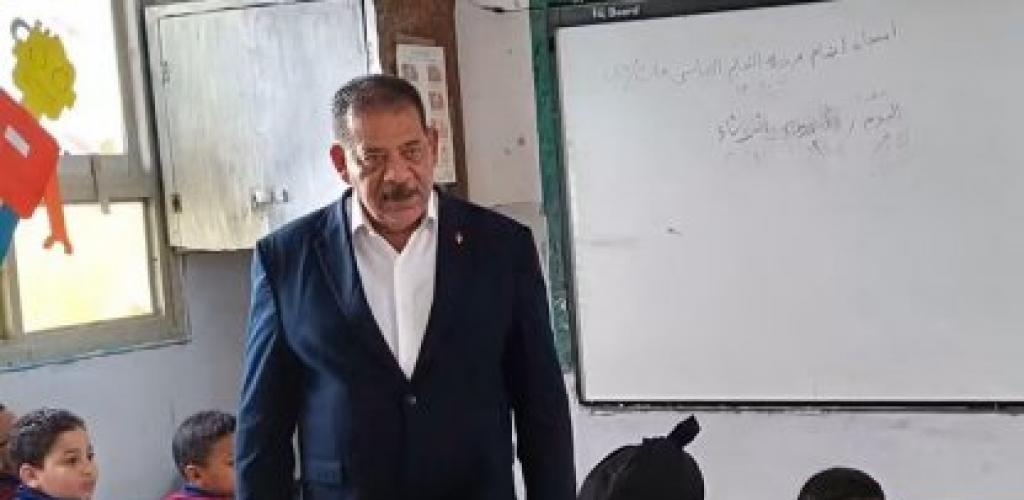 مدير عام إدارة شرق التعليمية يقوم بجولة تفقدية لمتابعة انتظام الدراسة