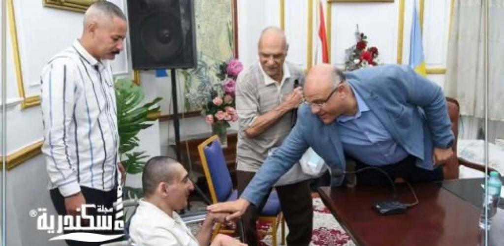 محافظ الإسكندرية يلتقي المواطنين بحي وسط ويُوفر 7 فرص عمل فورية لذوي الهمم والفئات الأولى بالرعاية