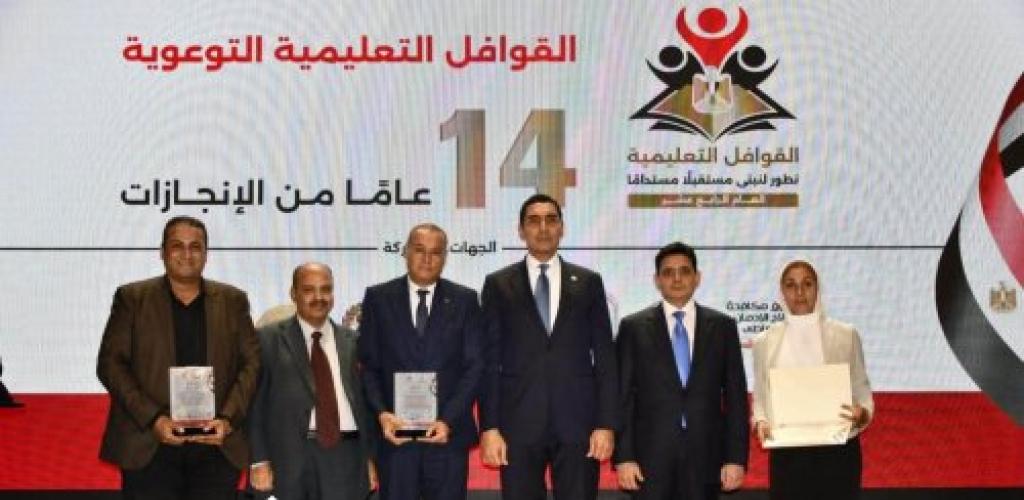 وزير الشباب والرياضة يكرم «رفاعي» وقيادات التعلم المستمر و مشاركة النشء والشباب بالإسكندرية تقديراً لنجاح القوافل التعليمية