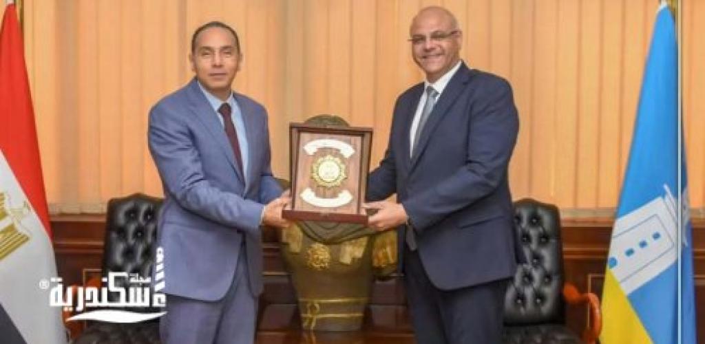 محافظ الإسكندرية ورئيس «الرقابة المالية» يبحثان الفرص التمويلية والتطوير الرقمي للقطاع غير المصرفي