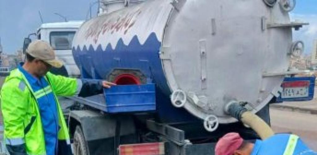 رفع درجة الاستعداد بحي شرق ومتابعة ميدانية لتمركز سيارات شفط مياه الأمطار