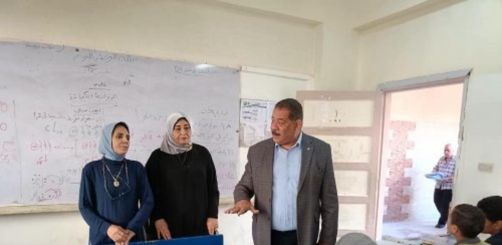 مدير إدارة شرق التعليمية يتابع أداء الطلاب لامتحانات شهر أكتوبر ومتابعة انتظام الدراسة