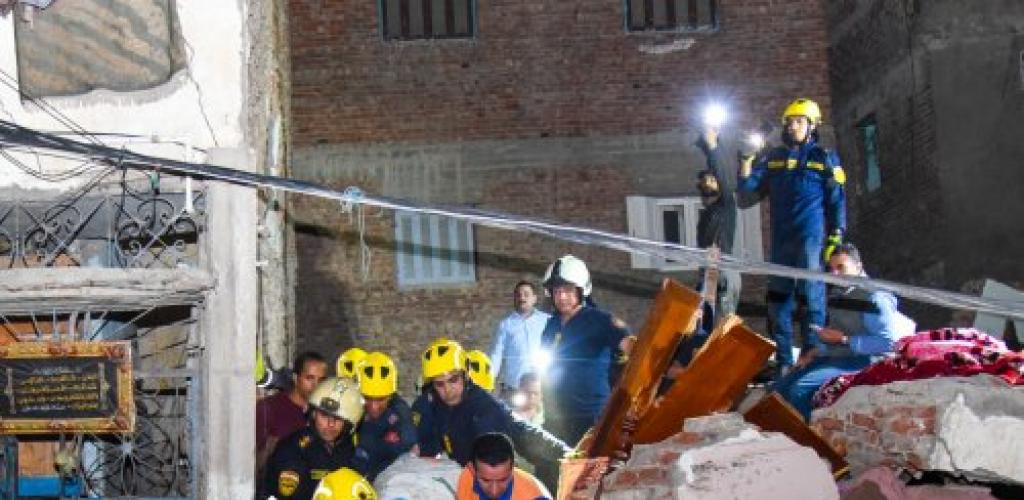 محافظ الإسكندرية يوجّه بتشكيل لجنة هندسية لمعاينة موقع العقار المنهار والعقارات المحيطة ...إخلاء عقارين مجاورين وتأمين إقامة بديلة لـ8 أسر