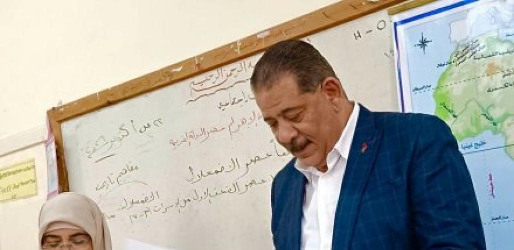 مدير إدارة شرق يتابع أداء الطلاب لامتحانات شهر أكتوبر ومتابعة سير انتظام العملية التعليمية والفصول الدراسية