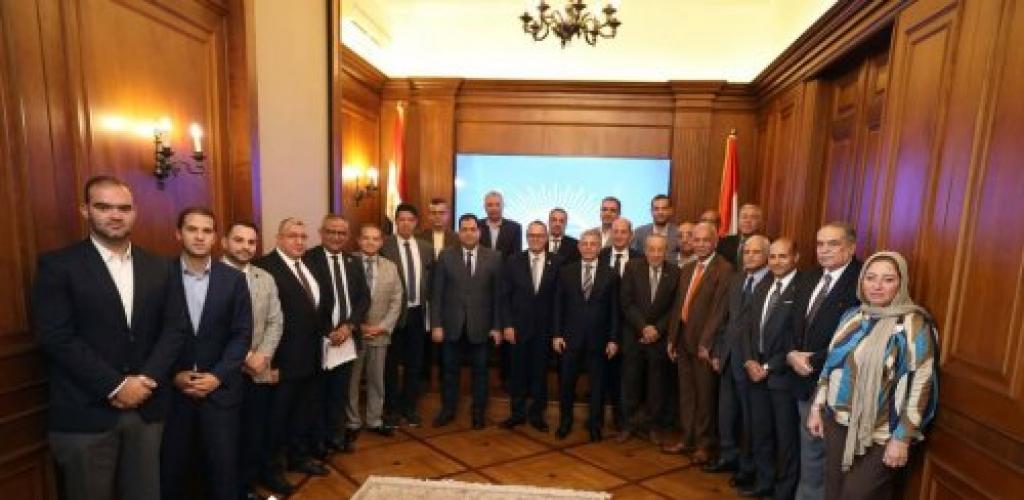 "جمعية رجال أعمال إسكندرية" و"رئيس مصلحة الجمارك" يبحثان تقليص زمن الإفراج وتعزيز حركة التجارة