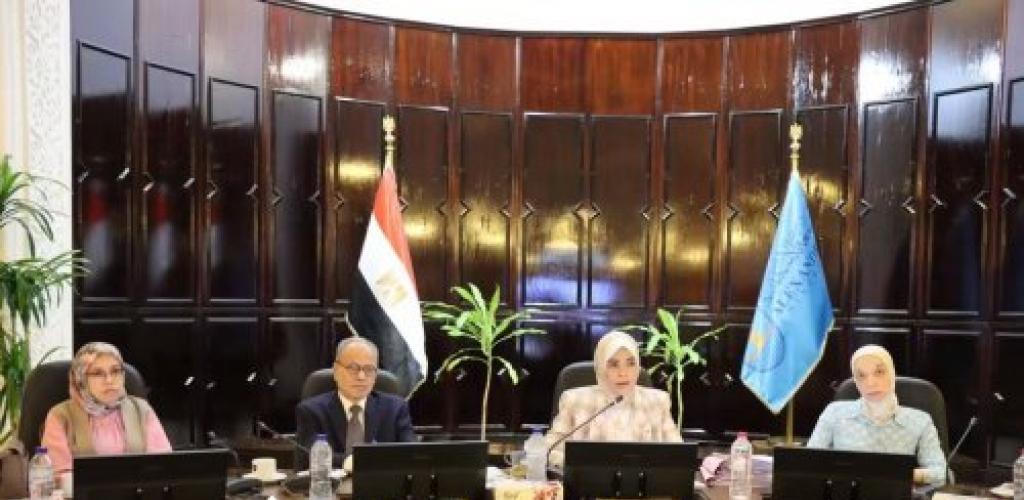 مجلس الدراسات العليا والبحوث بجامعة الإسكندرية يشيد بإدراج 52 عالمًا وباحثًا من الجامعة ضمن قائمة أفضل 2% من علماء العالم ويناقش تطوير منظومة البحث العلمي