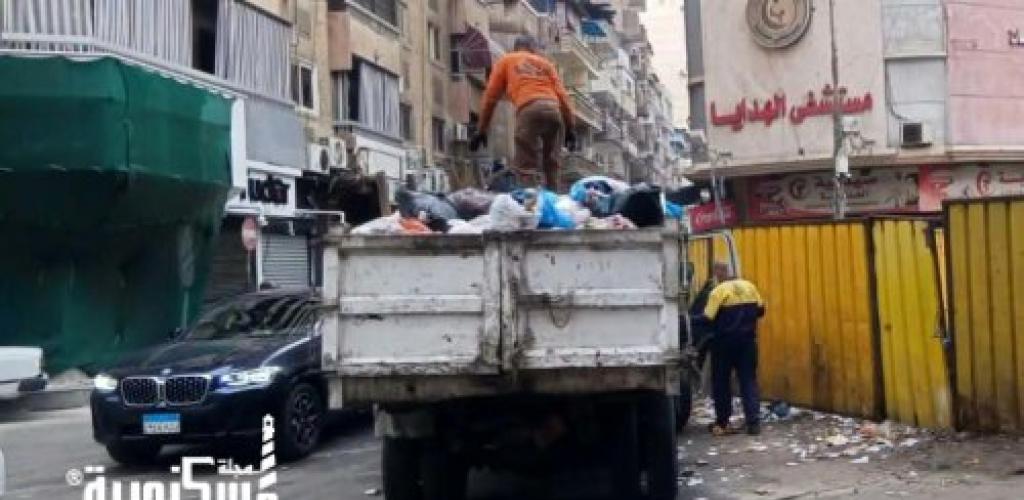 حي شرق الإسكندرية يرفع 655 طناً من القمامة والمخلفات لتحسين المظهر الجمالي والبيئي