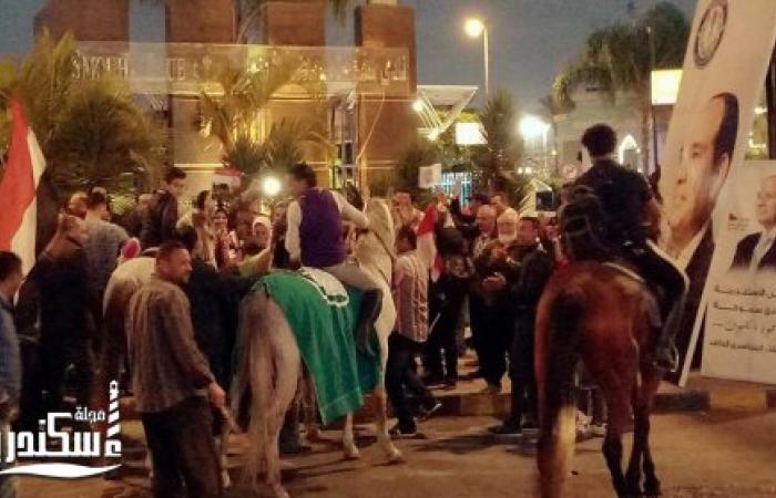 " الإسكندرية " تحتفل فى أشهر ميادينها بفوز عبد الفتاح السيسى بفترة رئاسية ثانية
