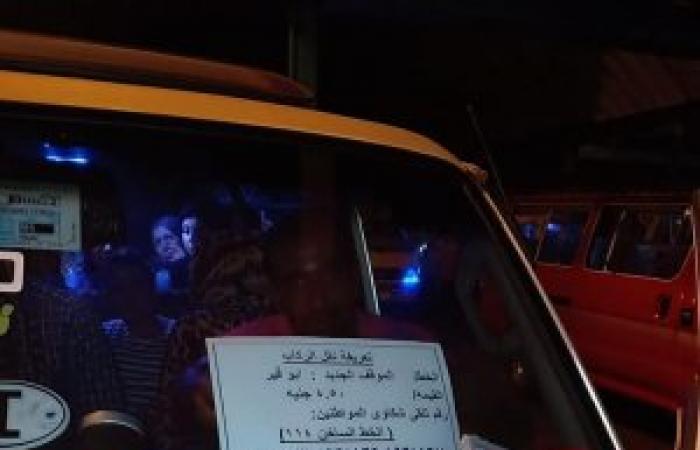 محافظ الإسكندرية يشدد على سائقى السيارات بوضع ملصقات لتوضيح الأجرة المقررة