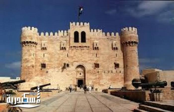 2000 مصري يحتفلون بأول أيام عيد الأضحى فى قلعة قيتباى بالإسكندرية