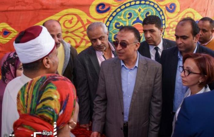 محافظ الإسكندرية يتفقد عربات العيادات المتنقلة  بمنطقة نجع العرب للاطمئنان على تقديم الخدمة الطبية للمناطق الأكثر احتياجا